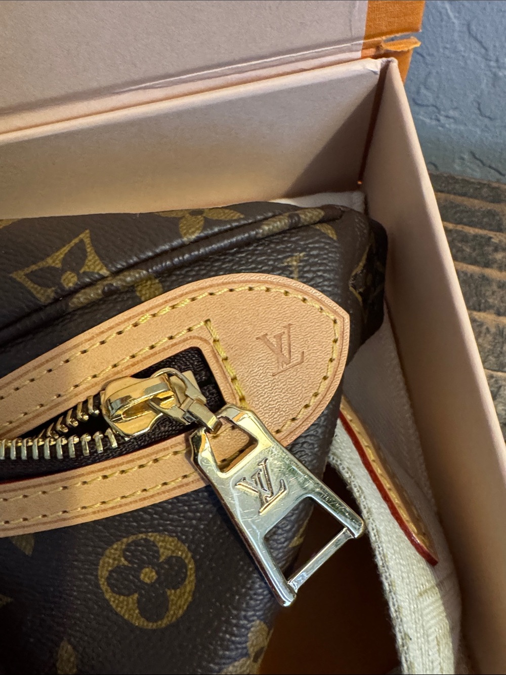 LOUIS VUITTON Monogram High Rise Bumbag - Picture 10 of 12